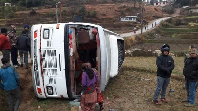 काभ्रेको शंखुमा बस दुर्घट्ना, २७ जना घाइते