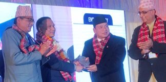 उपराष्ट्रपतिद्वारा हाइड्रो एक्पोमा कुलमान घिसिङ सम्मानित