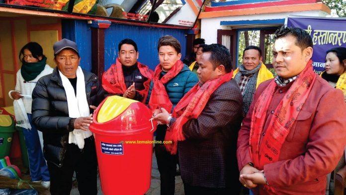 Manav मन्दिरलाई मानव सहयता केन्द्रको सरसफाई सामग्री सहयोग मन्दिरलाई मानव सहयता केन्द्रको सरसफाई सामग्री सहयोग