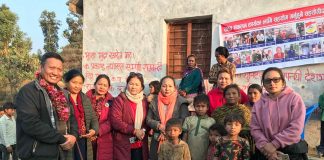 चेपाङ बस्तीमा आमा समूहले गरे चामल र न्यानो कपडा वितरण