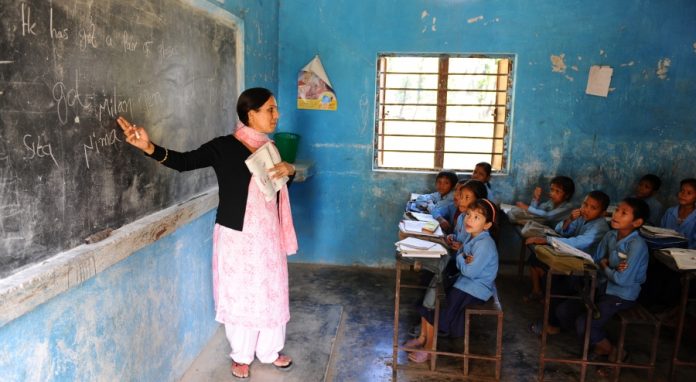 निजी विद्यालयले मुनाफा बाँड्न नपाउने, आम्दानी विद्यालयकै शिक्षक, विद्यार्थी र पूर्वाधारका लागि खर्चुनपर्ने प्रतिवेदनमा सुझाइएको छ