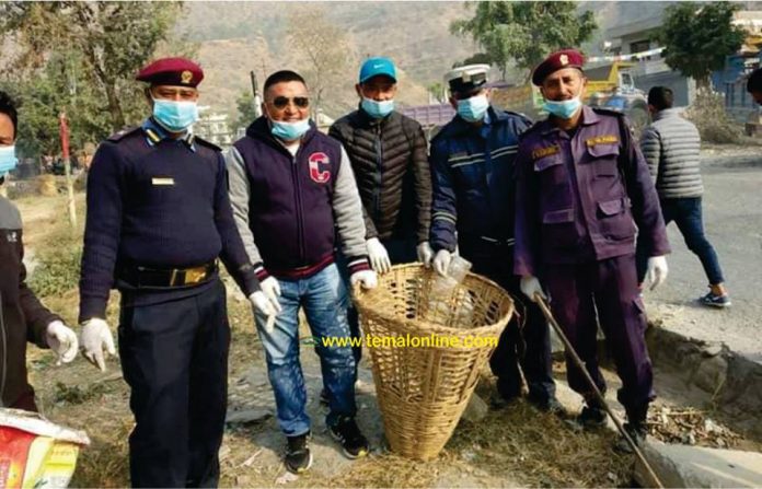 मंगलटारबजार सरसफाईमा जुटे जनप्रतिनिधि, प्रहरी र जनता
