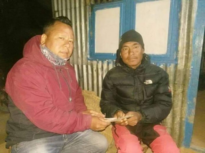 bomjan मृगौला पिडित बम्जनलाई समाजसेवी सानू ग्लानको आर्थिक सहयोग
