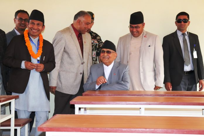 काभ्रेमा पुगेर प्रधानमन्त्री तीन मिनेट नौ कक्षामा