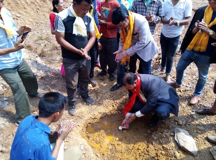 Dhakal तेमालमा प्रादेशिक सांसद ढकालद्वारा कृषि नर्सरी शिलान्यास तेमालमा प्रादेशिक सांसद ढकालद्वारा कृषि नर्सरी शिलान्यास