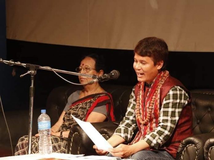 fulman ‘स्रष्टा र सिर्जना’ मा कवि फूलमानको एकल कविता वाचन ‘स्रष्टा र सिर्जना’ मा कवि फूलमानको एकल कविता वाचन