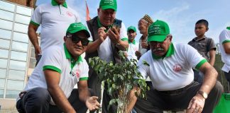 नमोबुद्ध नगर प्रमुख टीपी शर्माको नेतृत्वमा बृक्षारोपण (फोटो फिचर सहित)