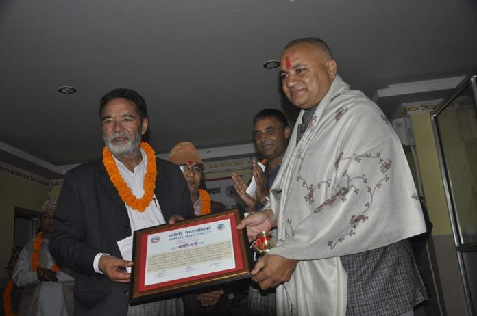 त्यसैगरि सहकारीकर्मी दिपक थापा, पर्यटन क्षेत्रबाट कौशल्या मैनाली अमात्यलाई सम्मान गरिएको थियो । यसैगरी करदातामा संस्थातर्फ मल्पी इन्टरनेशनल स्कुल पनौनी, र व्यक्ति तर्फ सुशिल÷सुनिल सैजूलाई सम्मान गरिएको थियो । यस्तै उत्कृष्ट स्वयंसेविका सन्चमाया तामाङलाई सम्मान गरिएको थियो ।