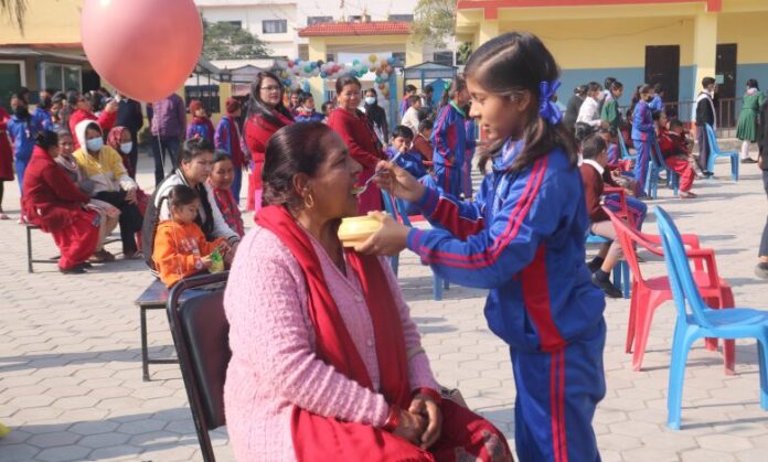 बाबा र आमाको सेवा गर्न सिकाउँदै विद्यालय Ama Baba