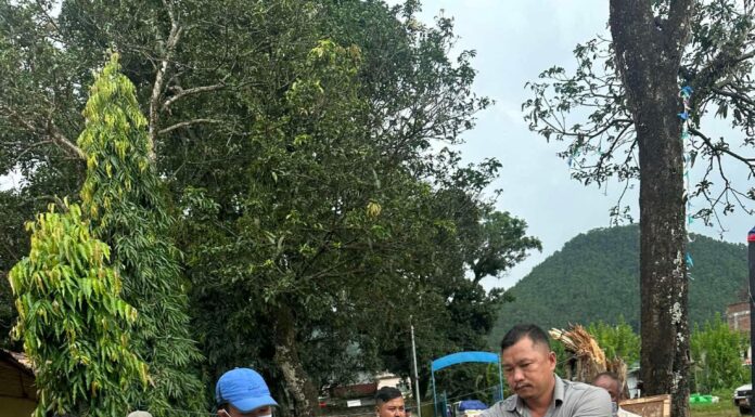 बाढीले उजाडेको भान्सा पुनःसजाउन तामाङ राष्ट्रिय मुक्तिमोर्चाको राहत